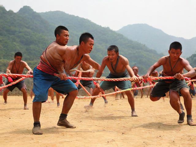 九游体育网站_ 乡村传统拔河比赛，传承民族体育文化，传统体育项目拔河